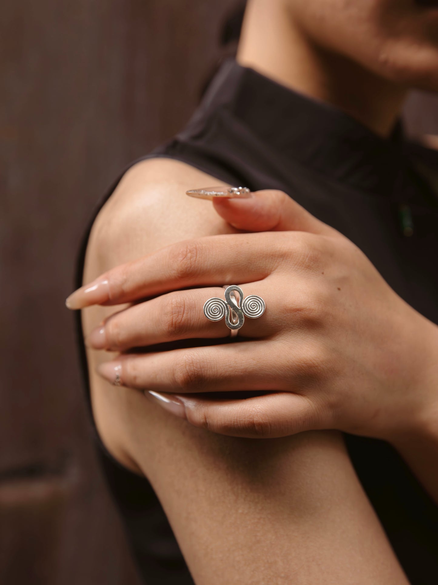 Whirlpool Axis Form Ring